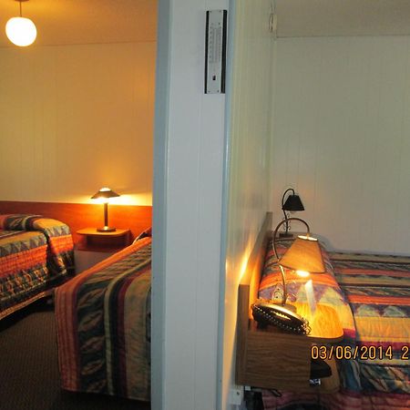 Evening Star Motel Greenwood Room photo