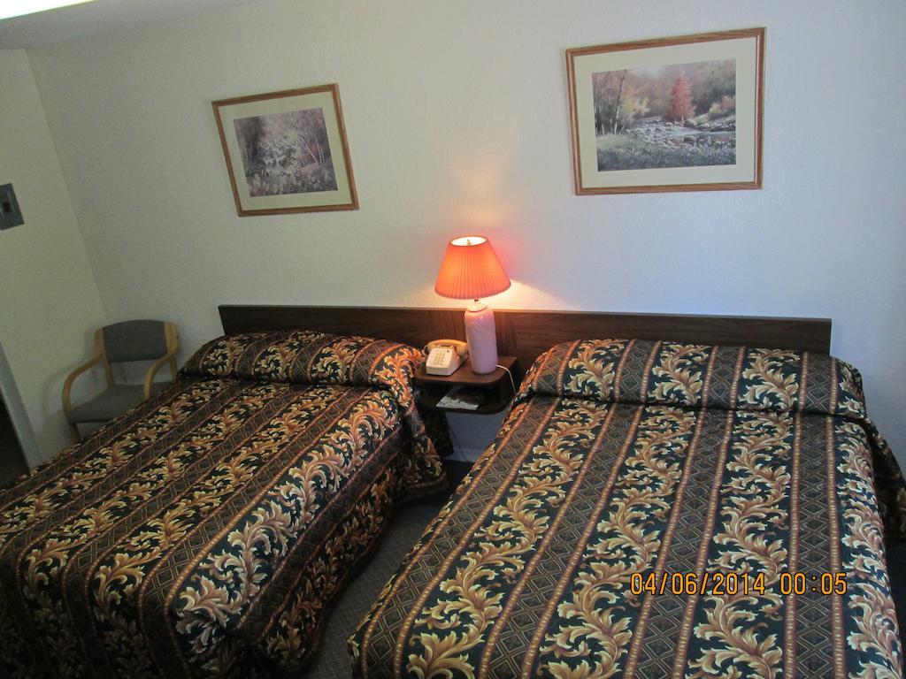 Evening Star Motel Greenwood Room photo
